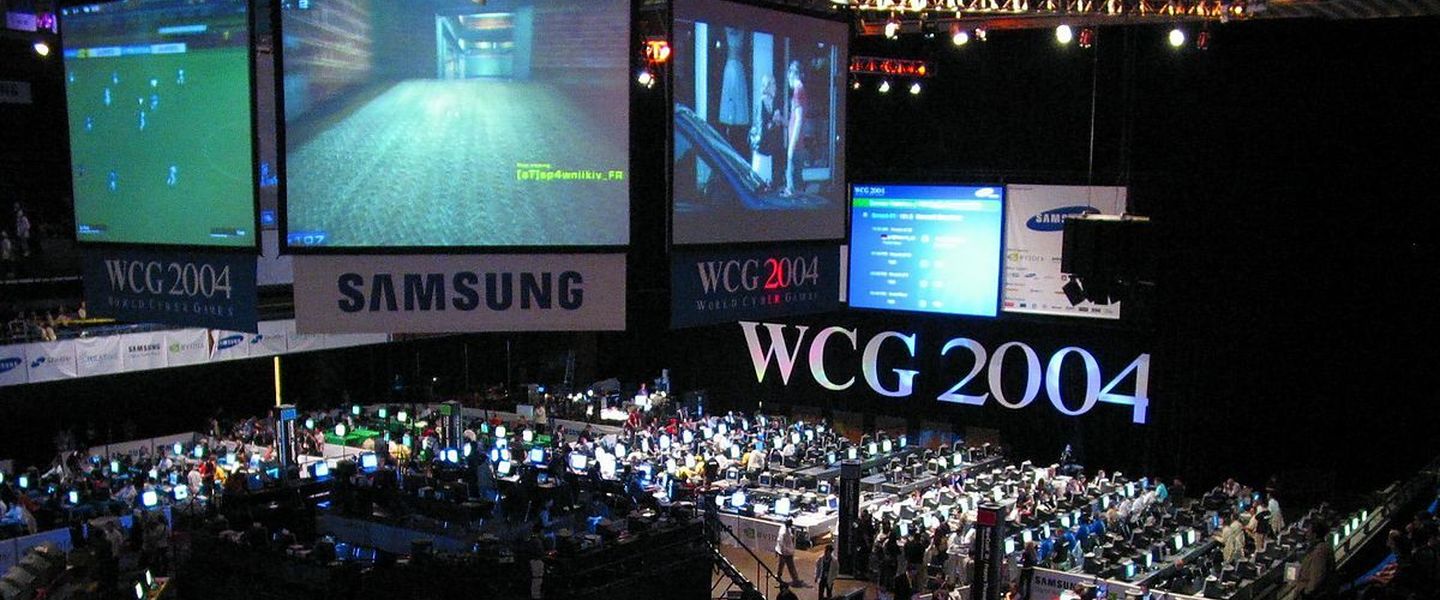 1200px-World_Cyber_Games_2004_Auditorium[1]