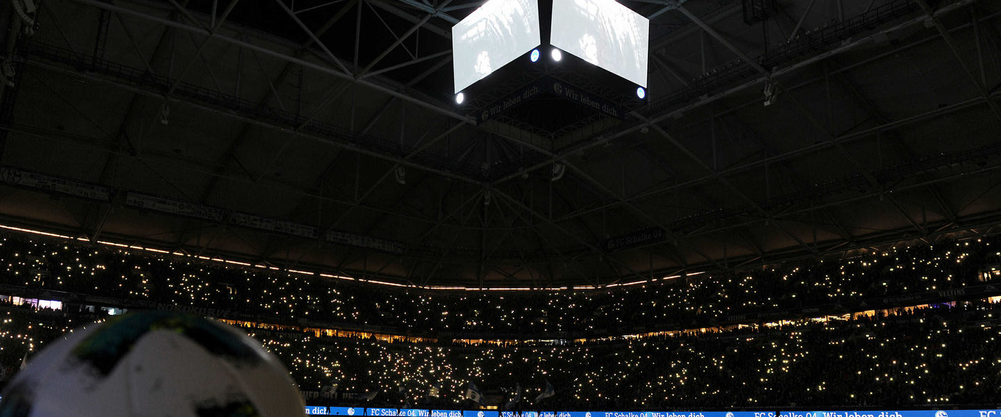 El Schalke 04 saca pecho de su sección de LoL en un partido de Bundesliga