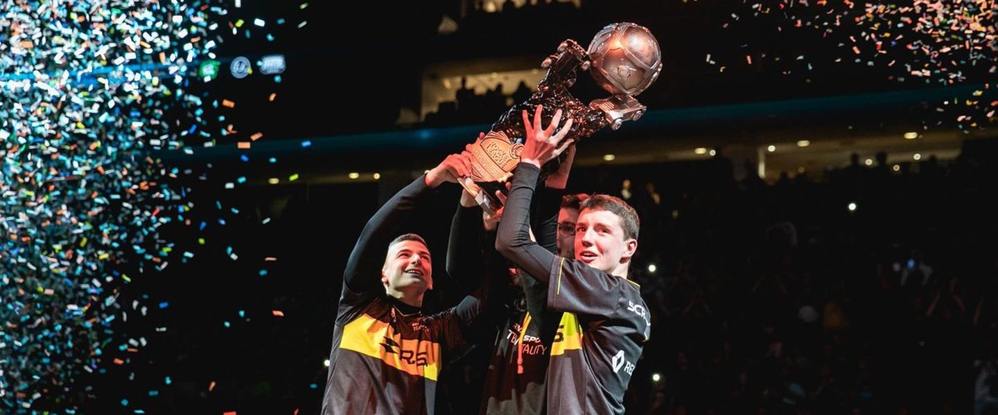 Los jugadores de Vitality levantaron el trofeo de campeones del mundo