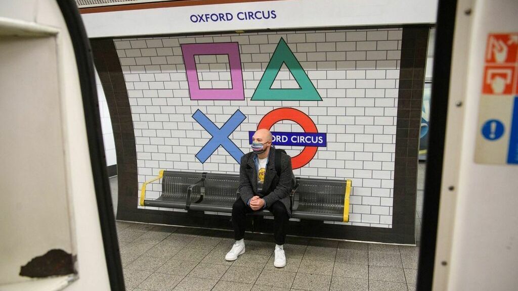 Sony viste el metro de Londres con los símbolos de PlayStation 5