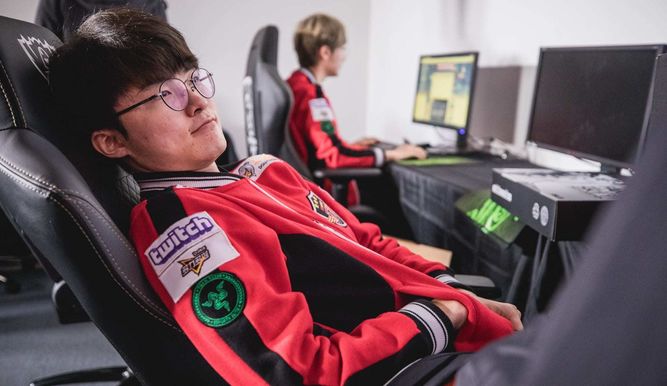 Faker y su salario con T1 tras renovar: 7 millones de dólares - Movistar  eSports