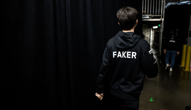 Faker y su salario con T1 tras renovar: 7 millones de dólares - Movistar  eSports