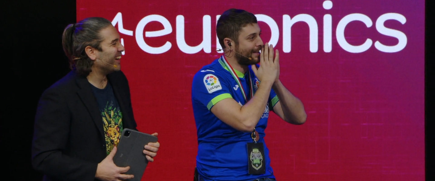 Guillermo Castilla con la medalla de campeón