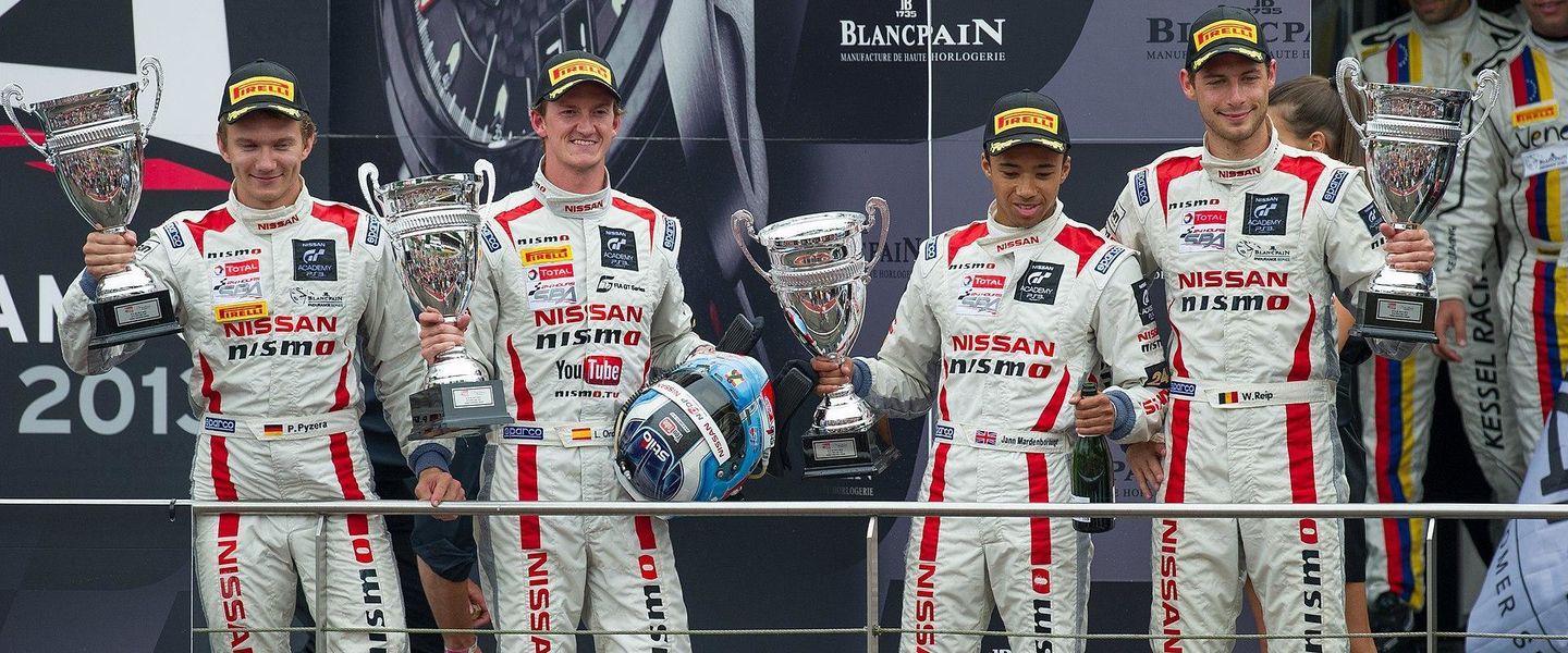 Los ganadores de GT Academy Peter Pyzera, Lucas Ordóñez, Jann Mardenborough y Wolfgang Reip, en su podio de las 24 Horas de Spa en 2013.