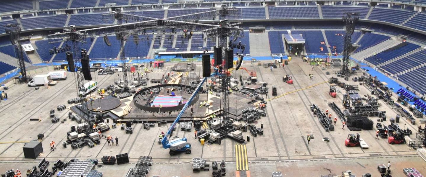 Así avanza el montaje del escenario y el ring de La Velada del Año IV