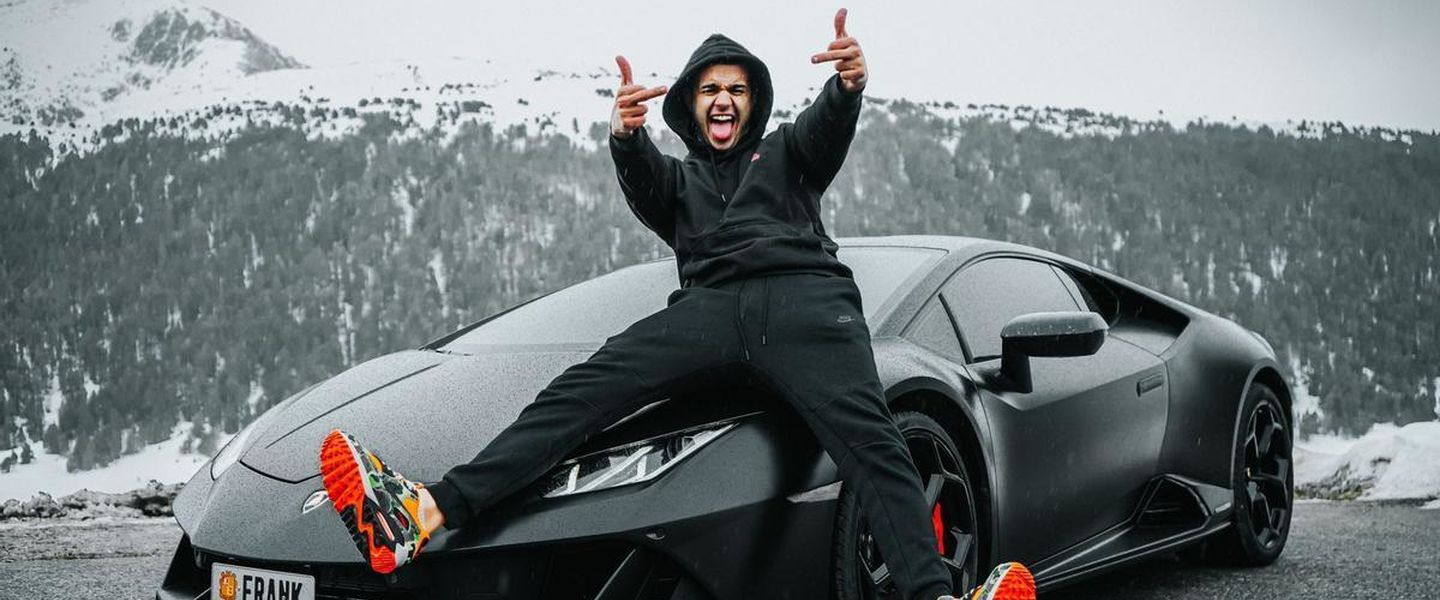 sTaXx con su Lamborghini en una instantánea en Andorra