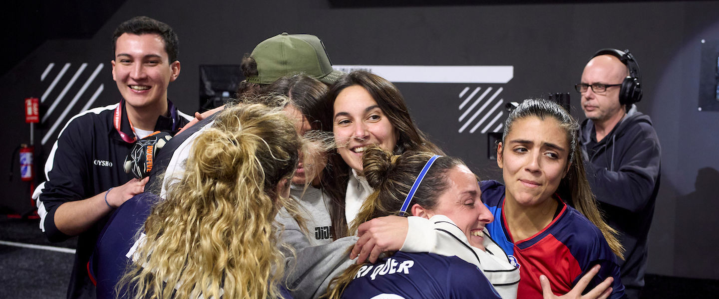 Las jugadoras de Jijantas celebran el pase a la gran final de la Queens League